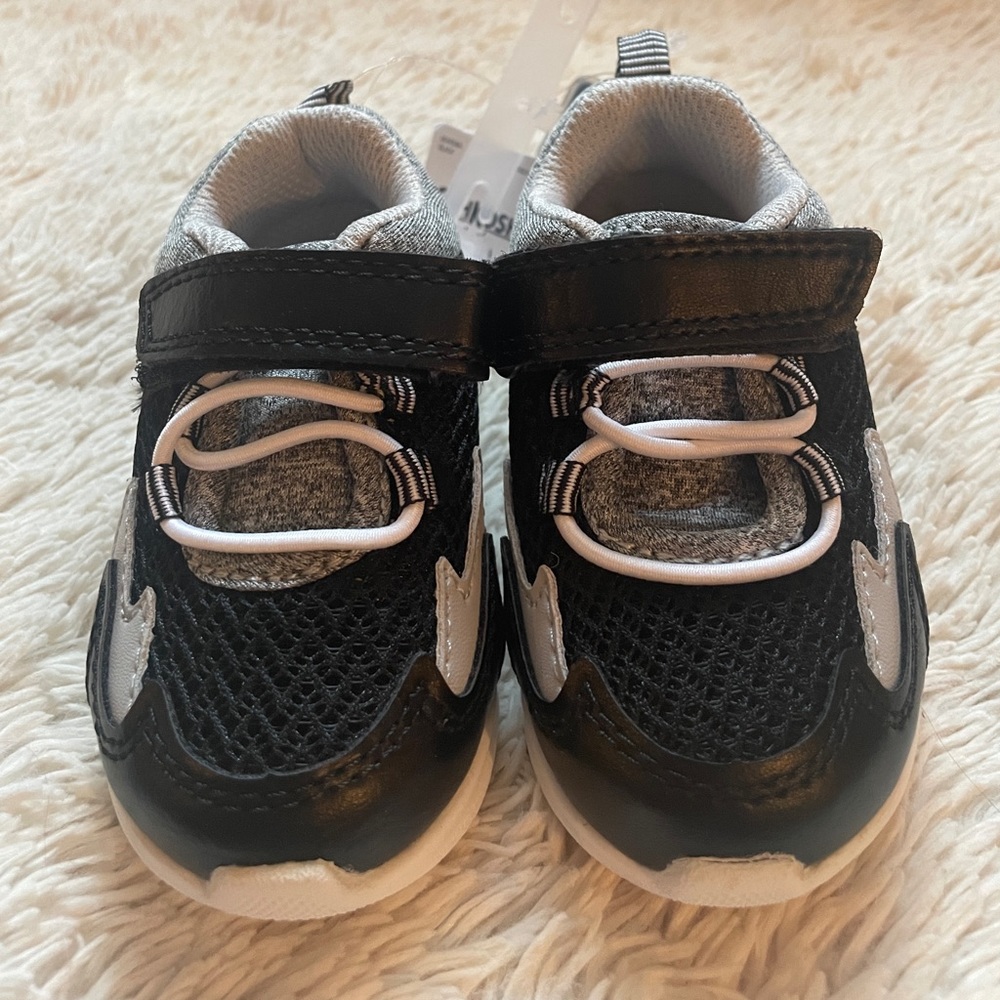 Oshkosh size 4 sneakers. NWT.